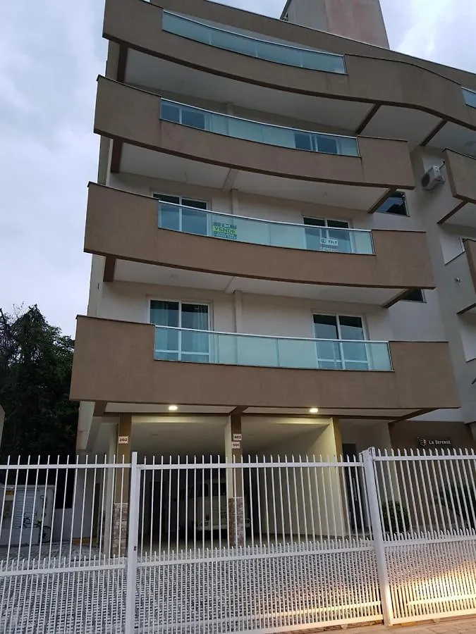 Bombinhas Sc 200 Metros Da Praia Apartment