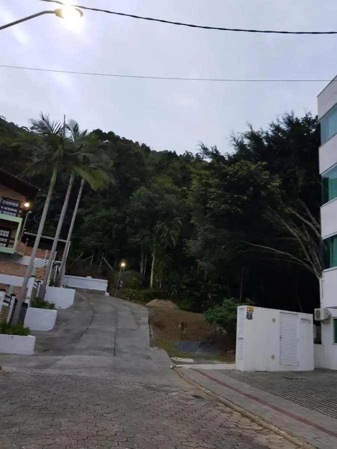 Bombinhas Sc 200 Metros Da Praia Apartment